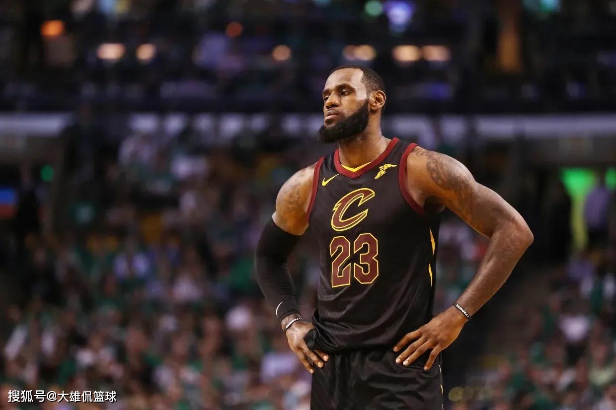 詹姆斯连续十一年领跑NBA收入榜，科技魅力揭秘与篮球传奇的延续