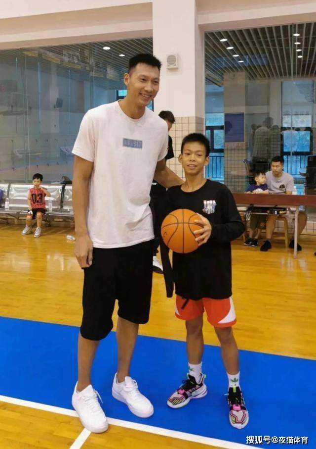 新疆足球少年网络走红，立志追求职业足球之路