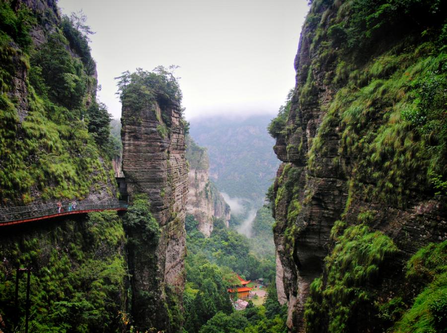 温州航班归来夜，温州旅客重返福州，家的温暖再次聚首