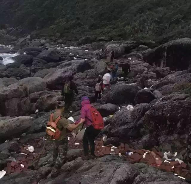 官方通报，四名学生探险遭遇涨潮危机，小巷深处独特小店探险之旅曝光