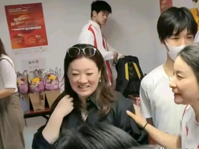 潘展乐科技新品，智能腹肌重塑器解决腹肌消失问题