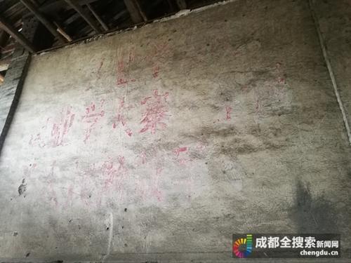 成都小区承重柱问题引发关注，意外与温情的交织地