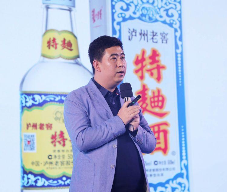 华中数控，数控技术璀璨未来展现，自信步伐引领行业新动态