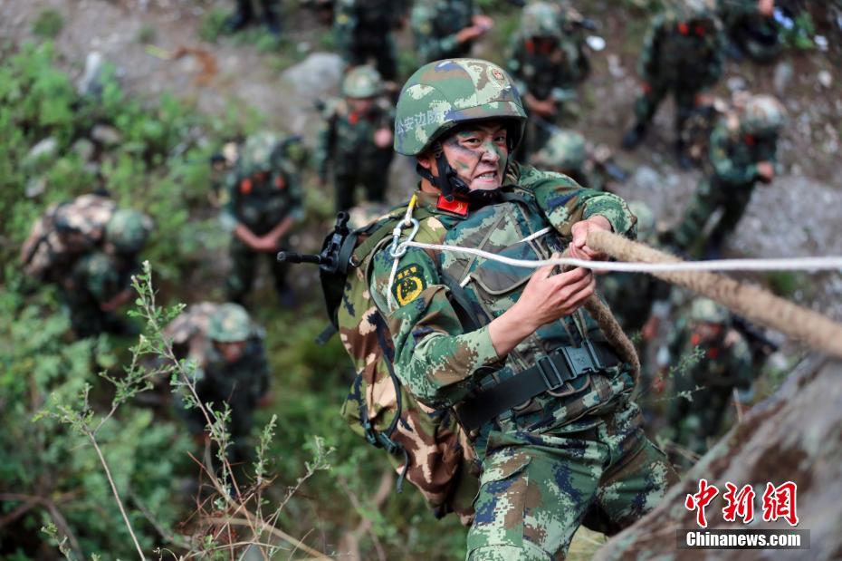 边防武警改革最新动态，自然之旅呼唤内心平静与远方美景的探索