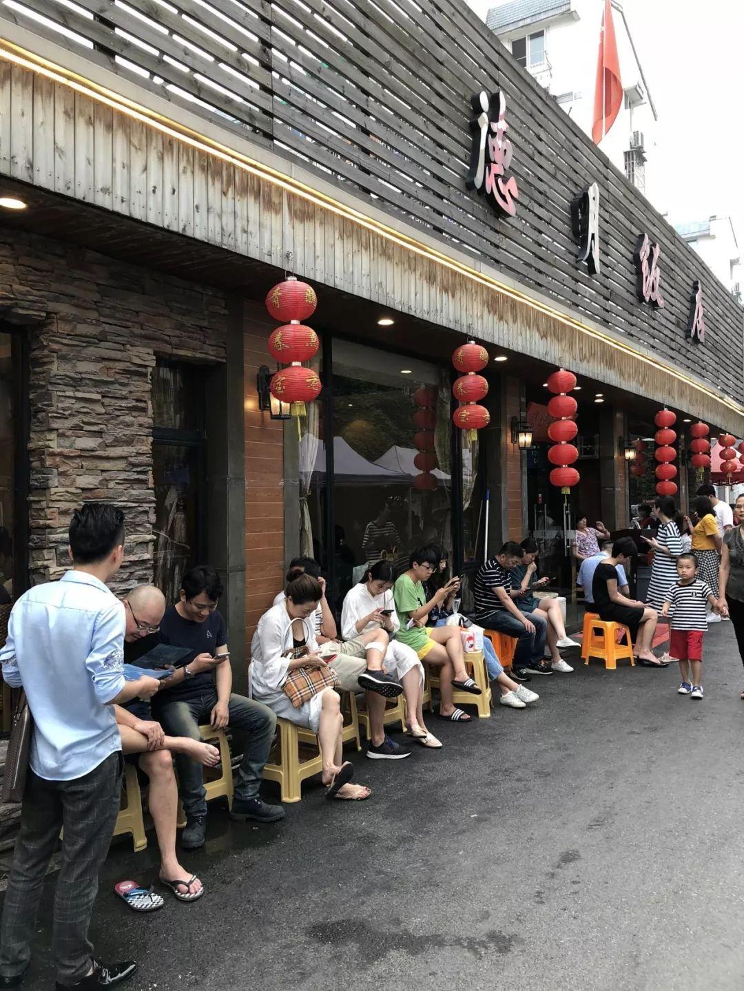 最新2022版体育新课标解读与小巷深处的特色小店探秘