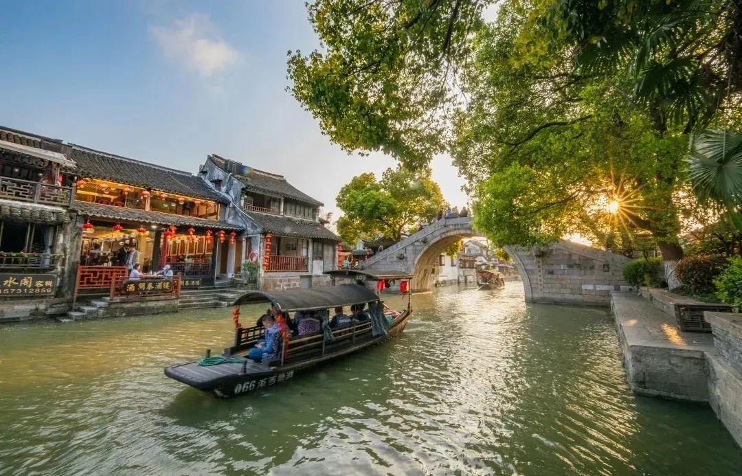 最新个人所得税文件，自然美景下的探索之旅