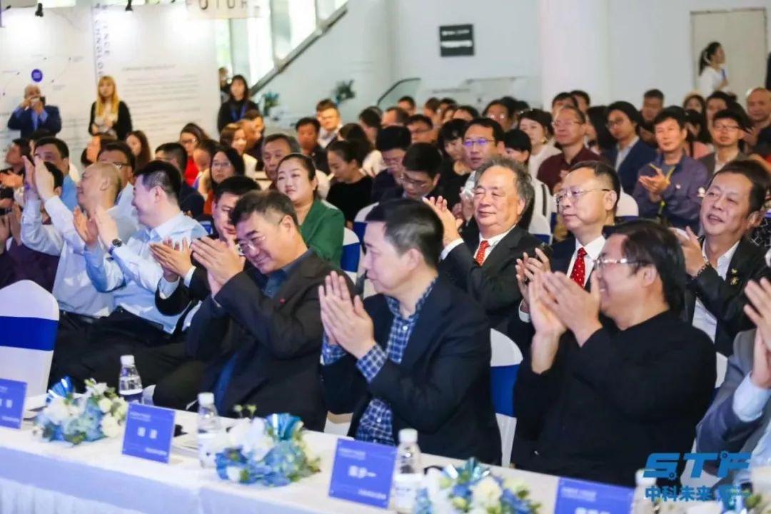 科技新品引领未来潮流，最新QQ签名体验数字生活新纪元