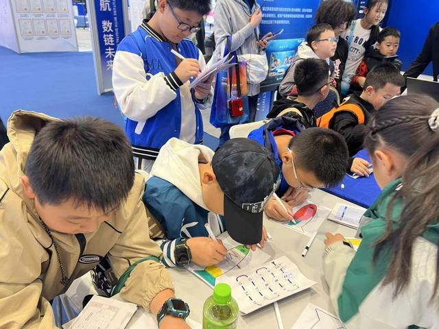 刘泽宇揭秘科技前沿，引领未来潮流新动态