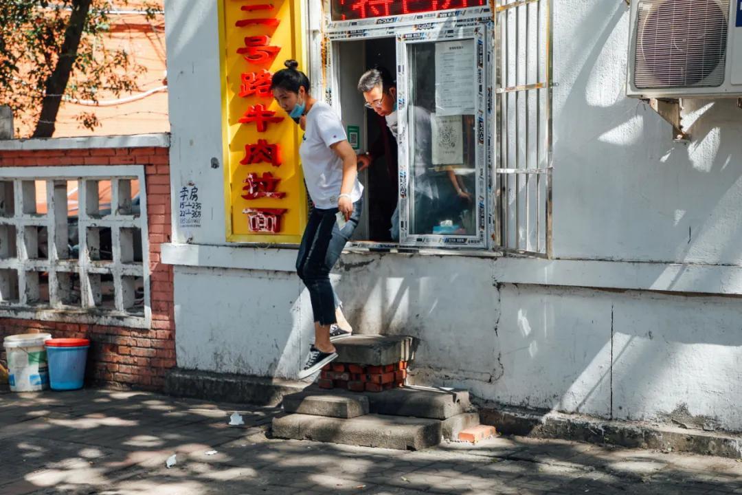 探索特色小店奇妙之旅，最新多开器带你发现小巷中的神秘宝藏